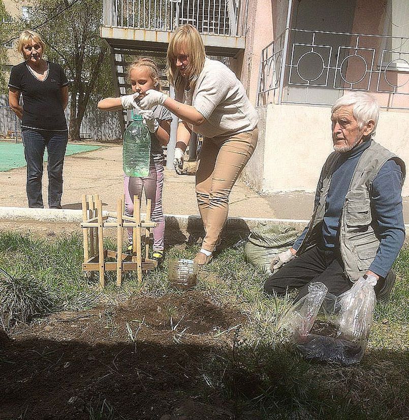 Саратов баннер Партии 6.jpg Саратов баннер Партии 6.jpg