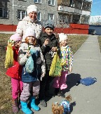 уборка детской площадки 8.04.19, Новосибирск

Я и дети