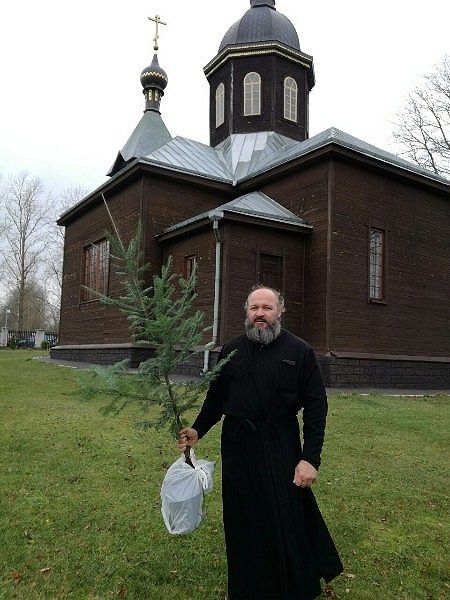 Посадка деревьев вокруг церкви в Киевце. ПРП Росы (5).jpg